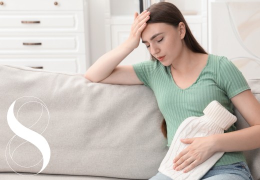 Menstruations-Zyklus & Hormone: PMS mit Pflanzenkraft & Mikronährstoffen begegnen